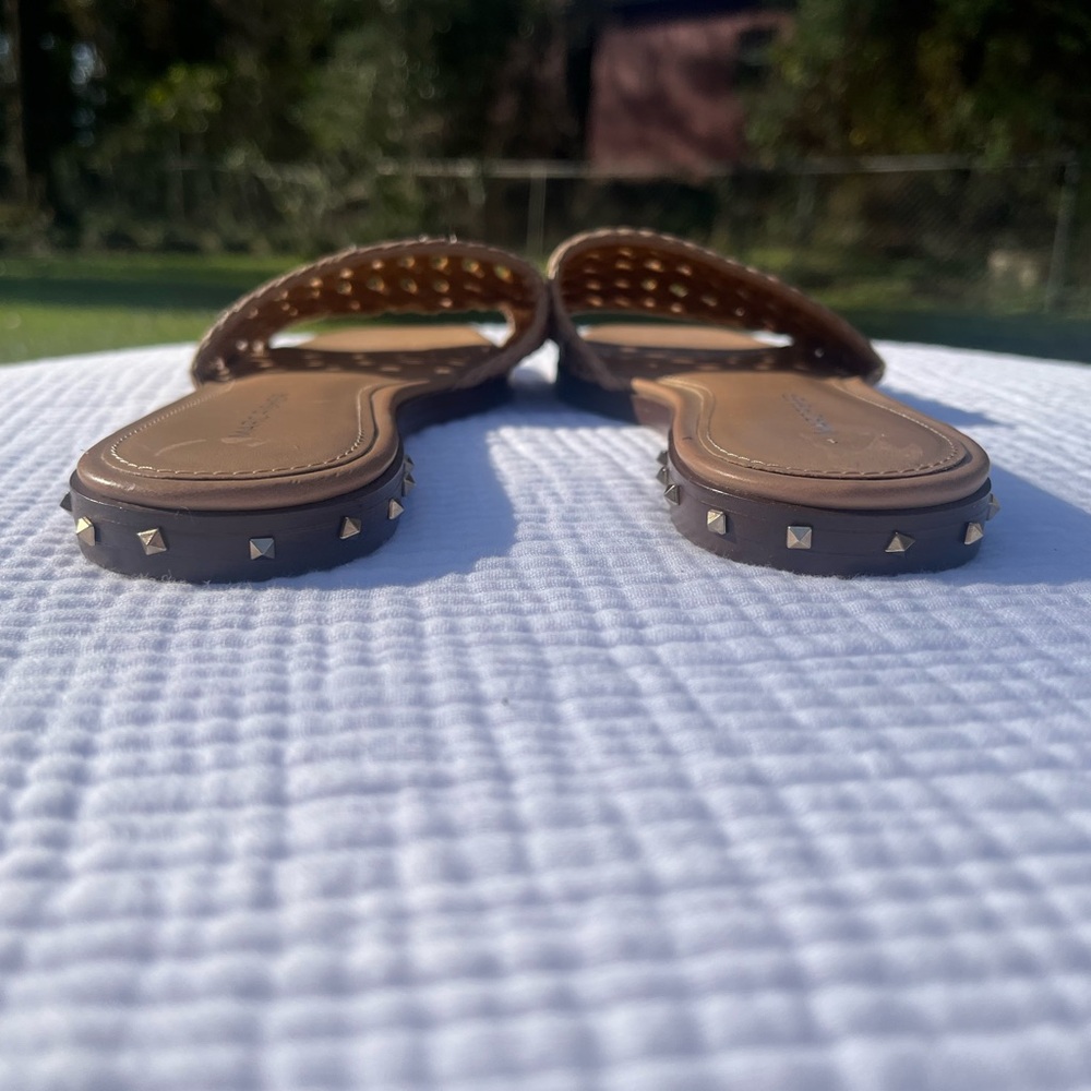 MARC FISHER Woven Tan JEREMY Spike Sandals Slides Size 6.5 - Picture 5 of 7
